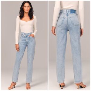 NWT Abercrombie & Fitch The 90’s Straight Ultra High Rise Jeans Size 31/12 Short